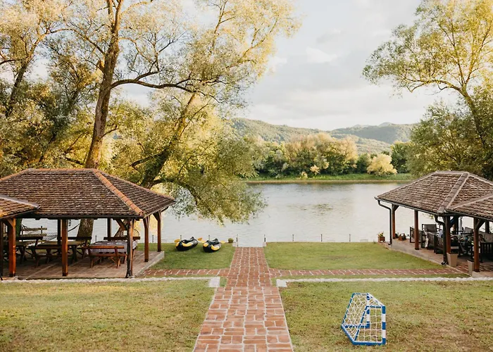 Tri Vrbe 아파트 *